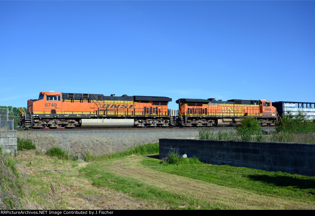 BNSF 6749